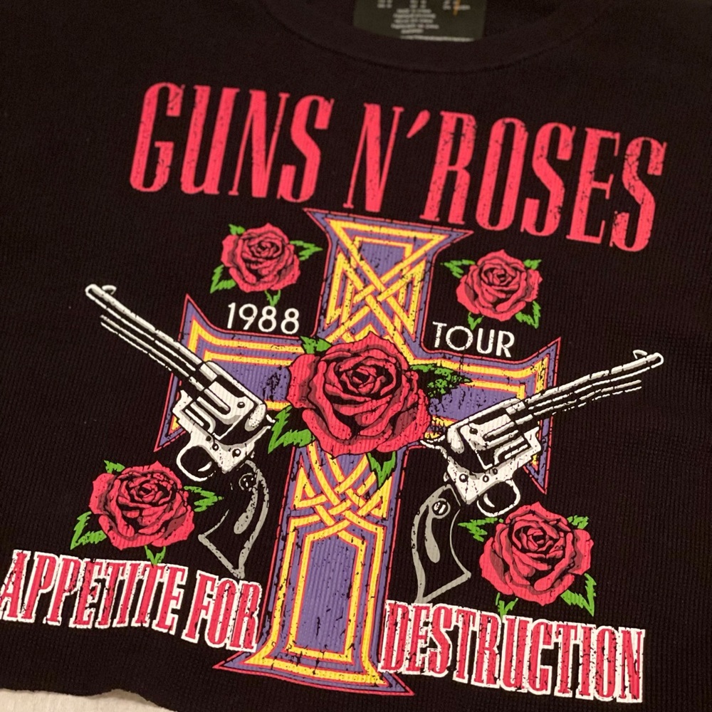 Wmns Guns & Roses - Picture 2 of 4